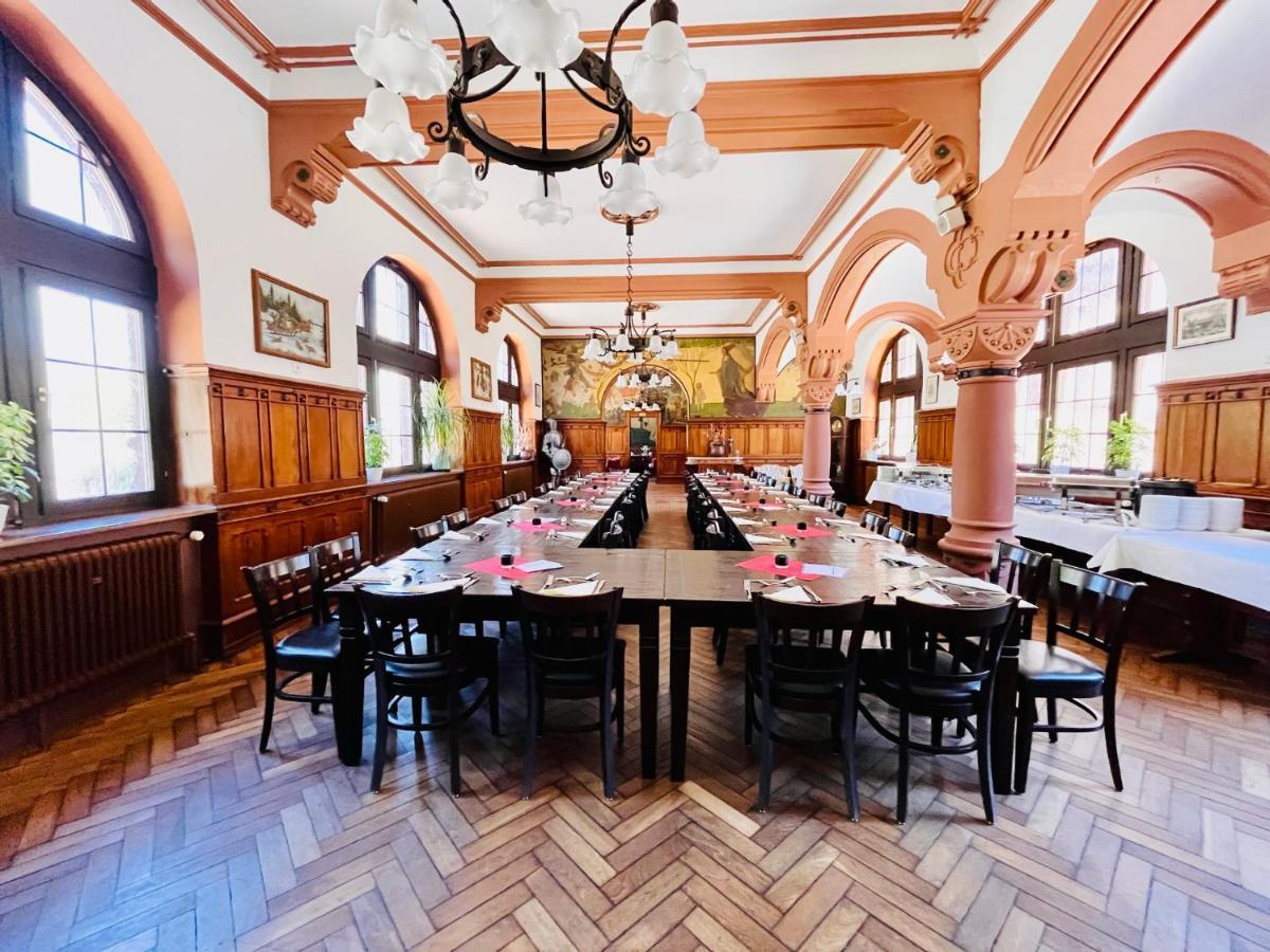 Hotel Hoepfner Burghof คาร์ลสรูเฮอ ภายนอก รูปภาพ