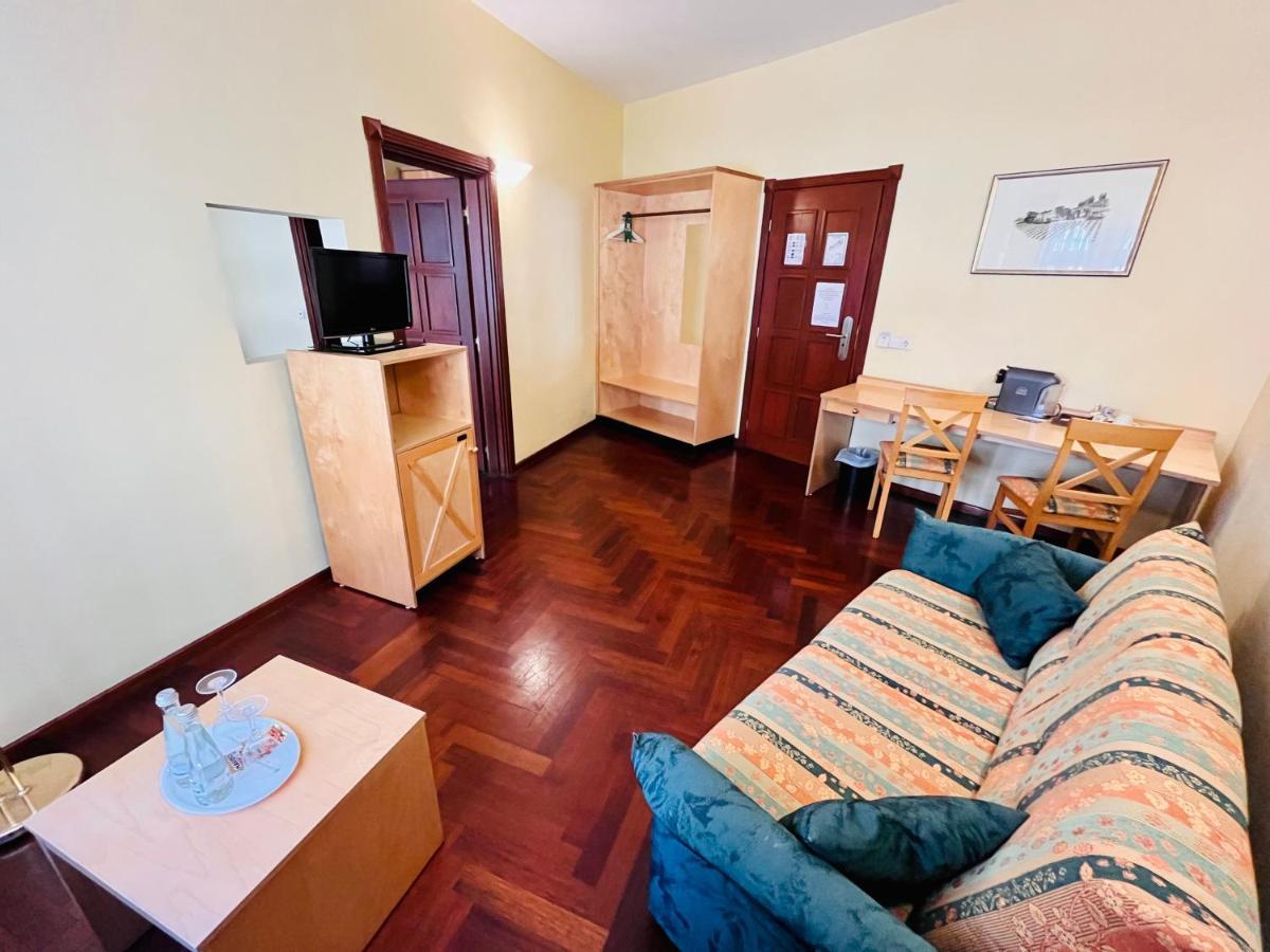 Hotel Hoepfner Burghof คาร์ลสรูเฮอ ภายนอก รูปภาพ