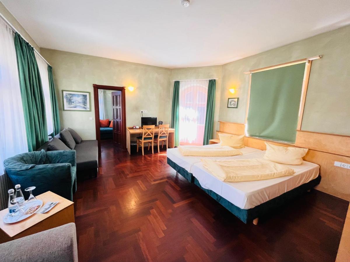 Hotel Hoepfner Burghof คาร์ลสรูเฮอ ภายนอก รูปภาพ