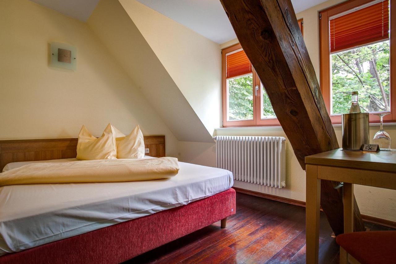 Hotel Hoepfner Burghof คาร์ลสรูเฮอ ภายนอก รูปภาพ